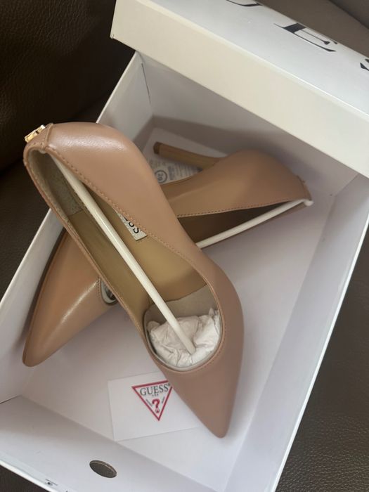 Дамски обувки на Guess