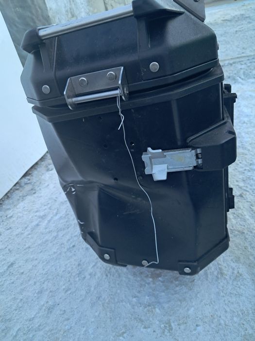 Спойлер Резервоар куфар за мотор 1 бр 20 е