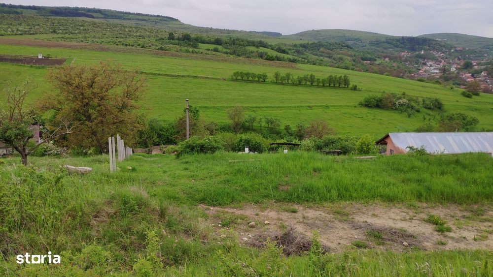 Teren de vânzare cu acces asfaltat și utilități