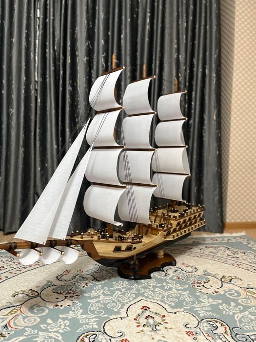 Корабль с парусами