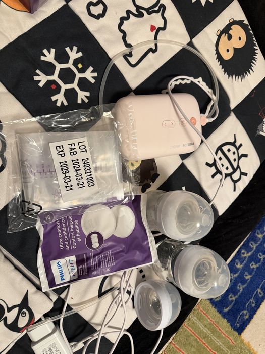 Pompa de san Philips Avent model din seria SCF395 (Natural Motion)