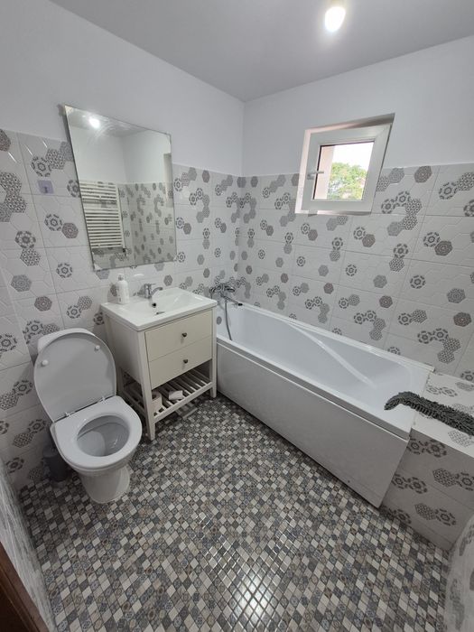 Chirie ap 3 camere,  et 2, cruce bazar, 380 E