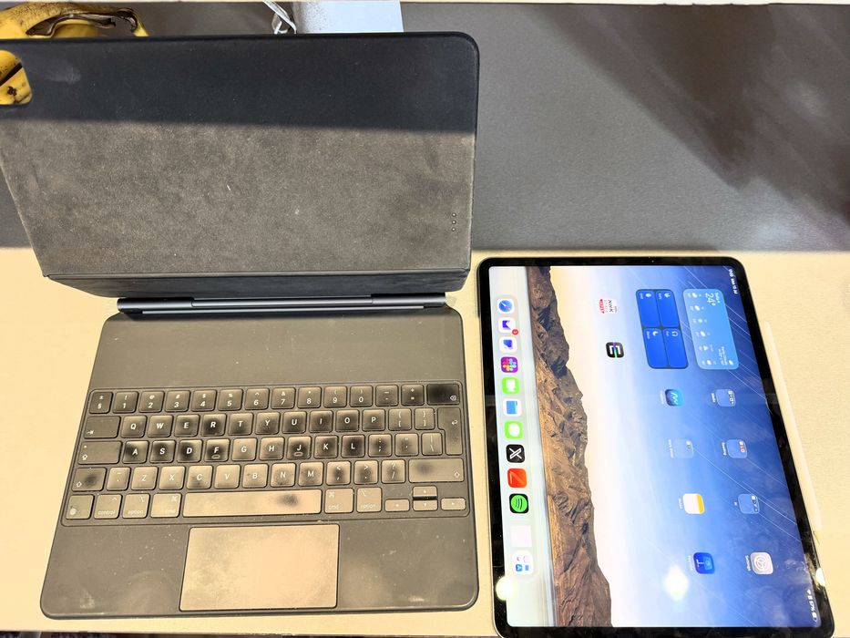 Ipad Pro 12.9 (5th Gen) + Magic Keyboard + Apple Pencil