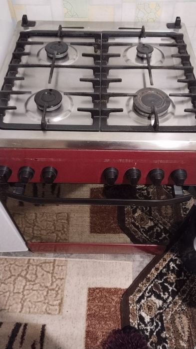 Продам газ плиту.