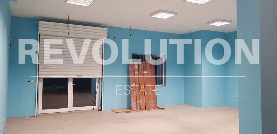 Дава се под наем Магазин в Варна, Възраждане 1 - 120 кв.м за 750 € - Снимка #2