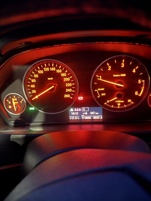 bmw 318. 2.0 d  2013
