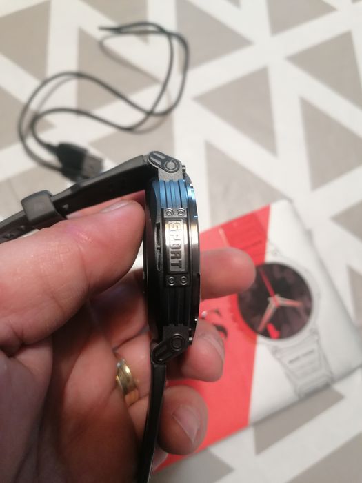 Smartwatch ecran HD 4.7 cm, baterie 730 mAh, diverse funcții, ca nou