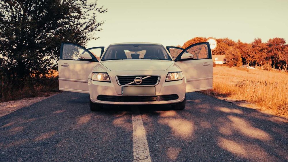 Volvo S40 te duce unde vrei in siguranta!