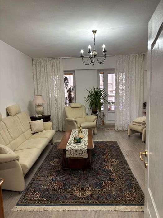 Apartament 3 camere de inchiriat