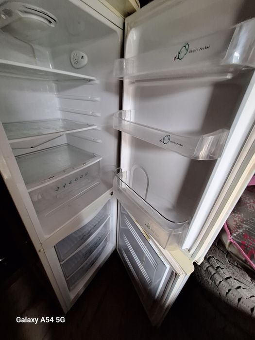 Продам рабочий холодильник, самсунг
