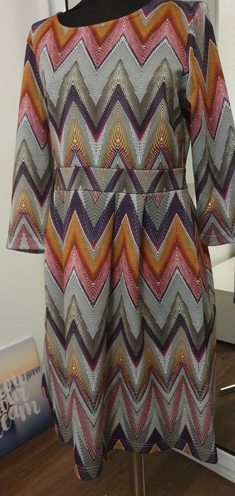 Rochie imprimeu deosebit, material elastic, marime M/L