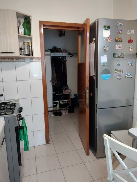 Vând urgent apartament 2 camere etaj 1,semidecomandat, micro 1