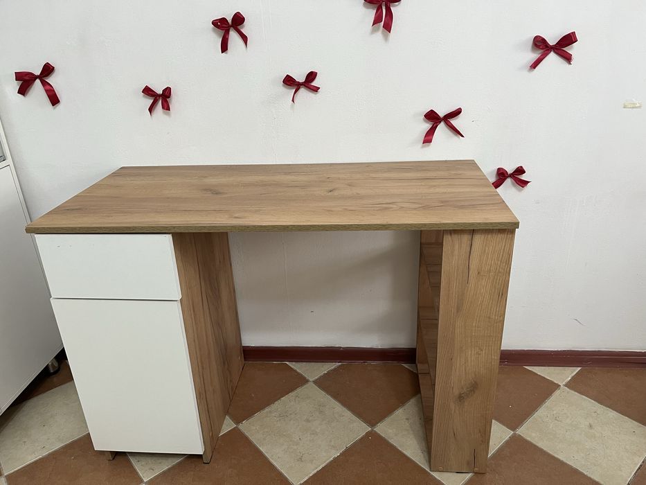 Маникюрный столик