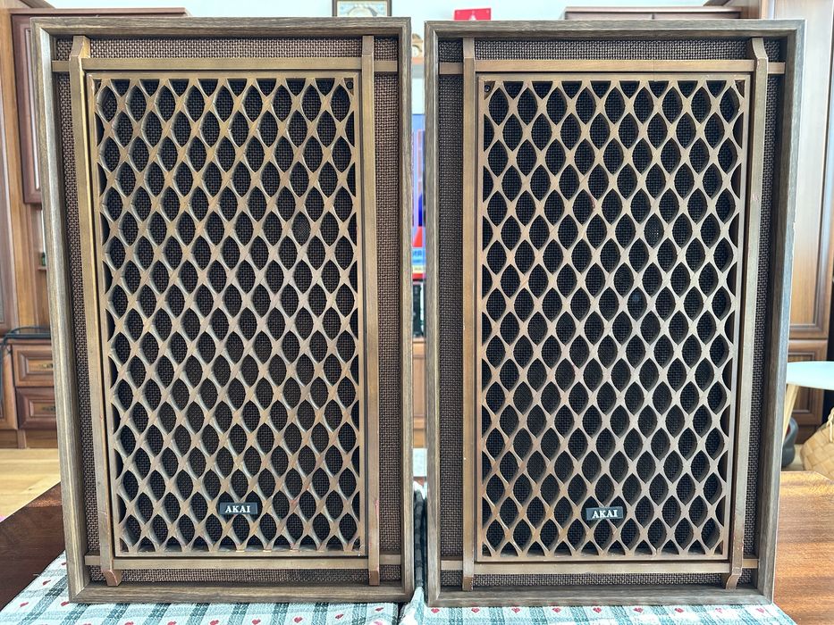 Тонколони AKAI SW-136