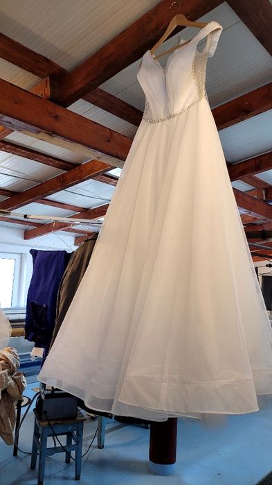 Vand, rochie de mireasa!