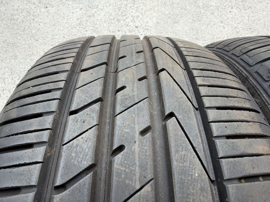 2бр. ОТЛИЧНИ Летни Гуми С Борд 235/50R/19 -HANKOOK- DOT:0922- 7.4мм.