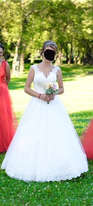 Rochie mireasa model deosebit