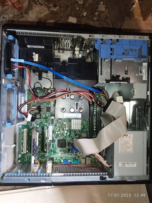 Vand 2 pc uri vechi functionale ,ori pentru piese