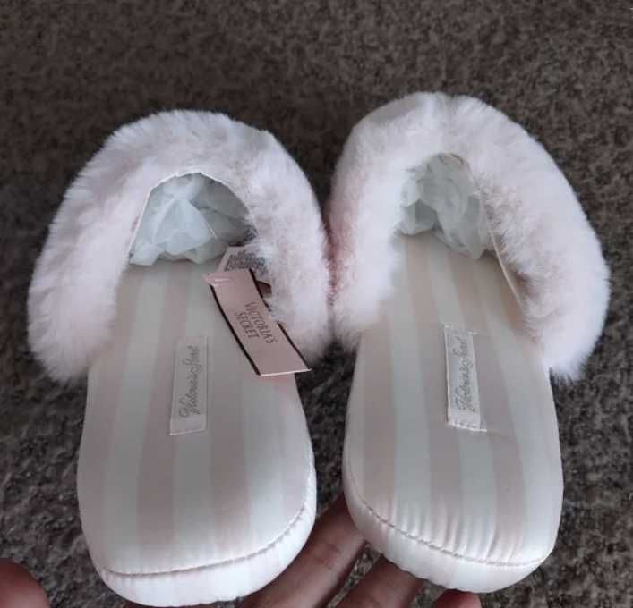 Victoria’s Secret сатенени пантофи с розови райета със сатенена чанта