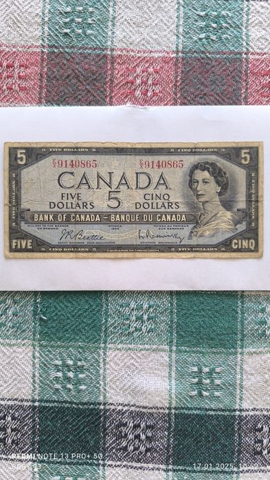 5 Канадски долара