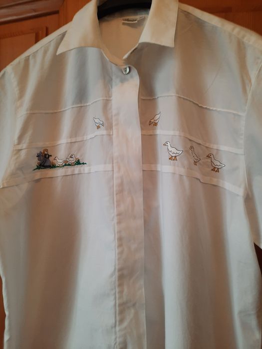 Bluza dama alba cu broderie mărimea 40