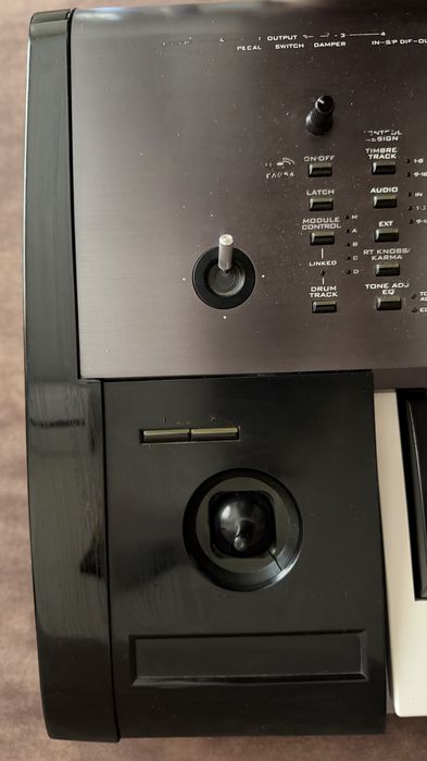 KORG  KRONOS 1 (2011)