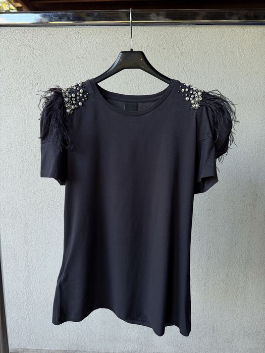 Tricou Pinko cu pene pe umeri