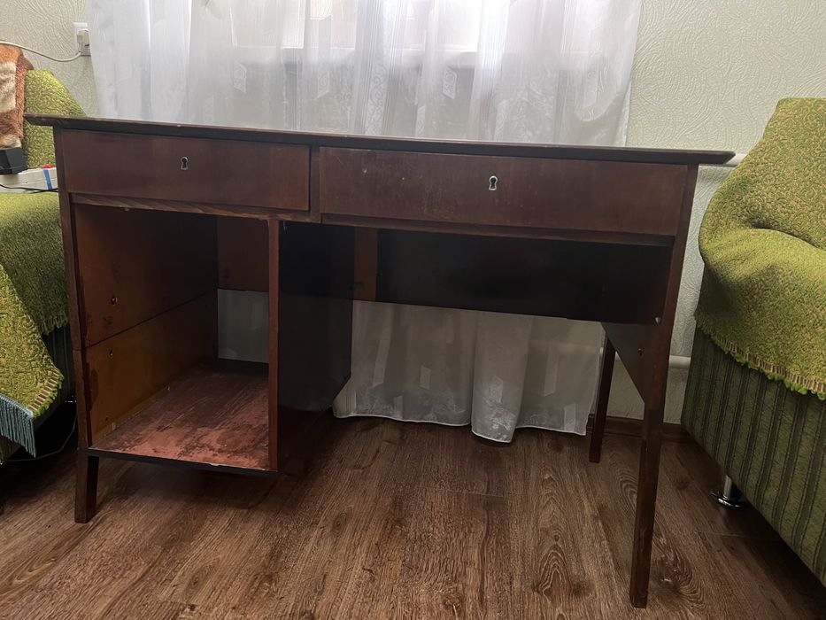 Продается письменный стол румыния