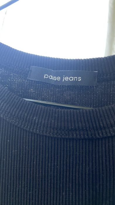 Черен потник Pause