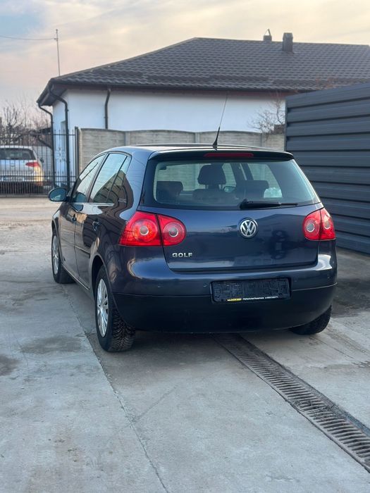 Volkswagen Golf 5 • 1.4 MPI