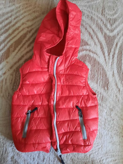 продам осенние куртки для девочки б/у за 3000