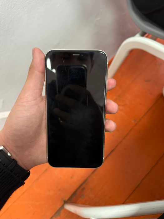 Айфон 11 в хорошим состаниянием