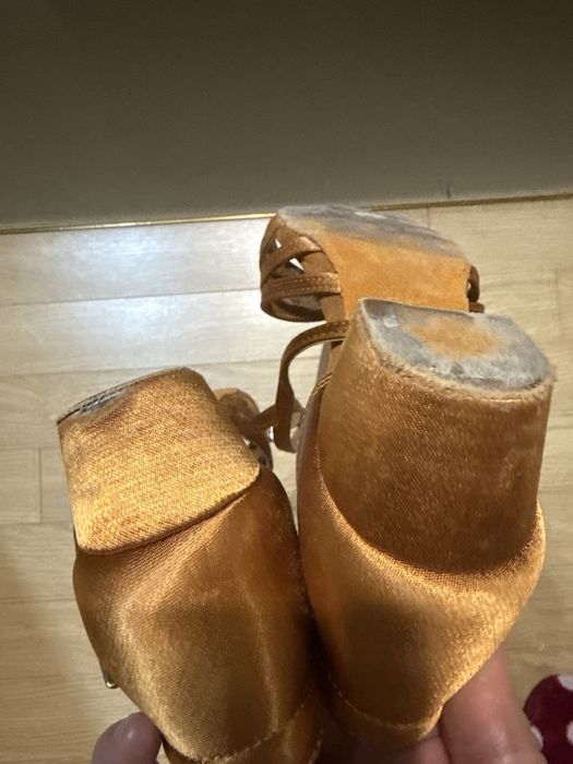 Продам  туфли на бальные танцы