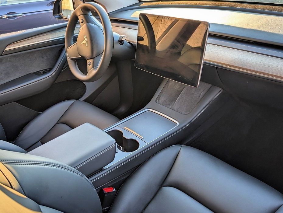 TESLA Model Y 2023 — imagine 4