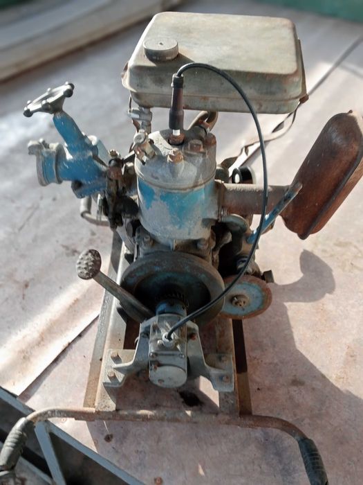 Продам бензиновый насос