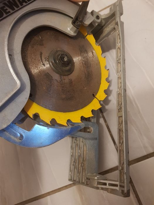 Circular Dewalt DC390