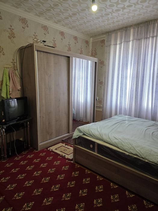 Uy sotiladi 3 xonali  narxi 30000
Angren shahar 9-musiqa m