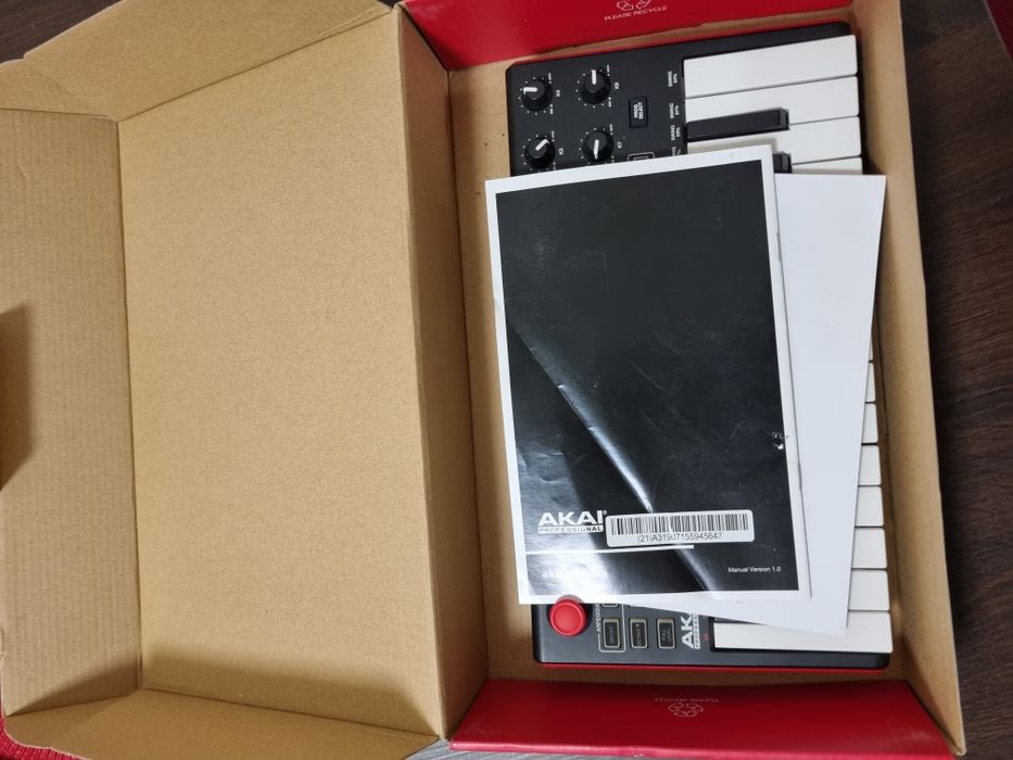 Akai mpk mini (nefolosit, nou, aspect 10/10)