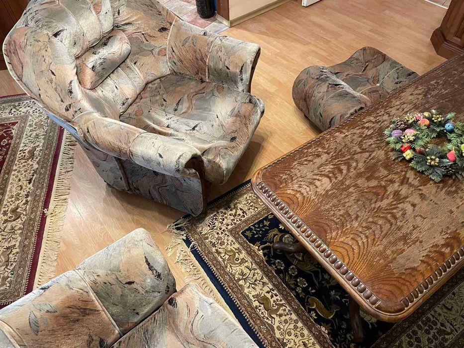 Троен диван, 2 фотьойла, 2 табуретки и маса