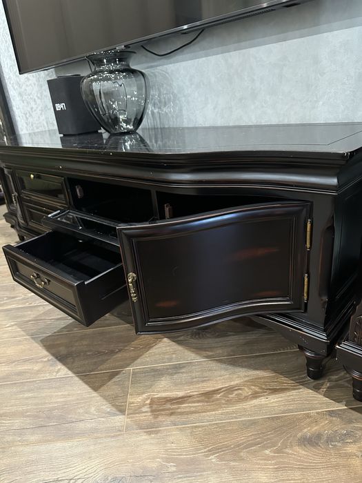 Полка под телевизор.