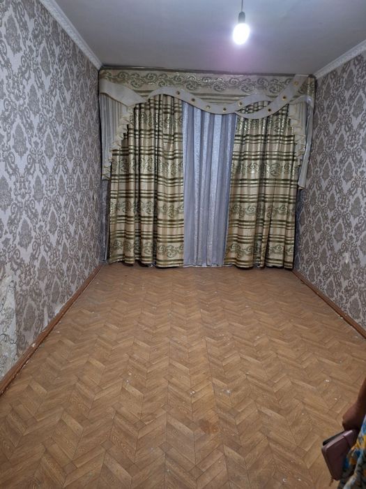 1 хонали сотилади 4 этаж Кора камиш 1/4