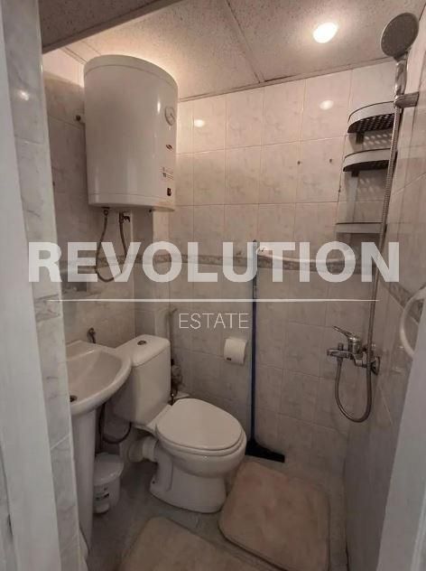 Дава се под наем Тристаен апартамент в Варна, Базар Левски - 130 кв.м за 800 € - Снимка #5