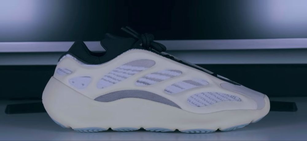 Adidas Yeezy 700v3 azael Чисто нови