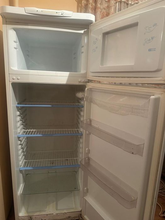 Продам холодилник Индезит