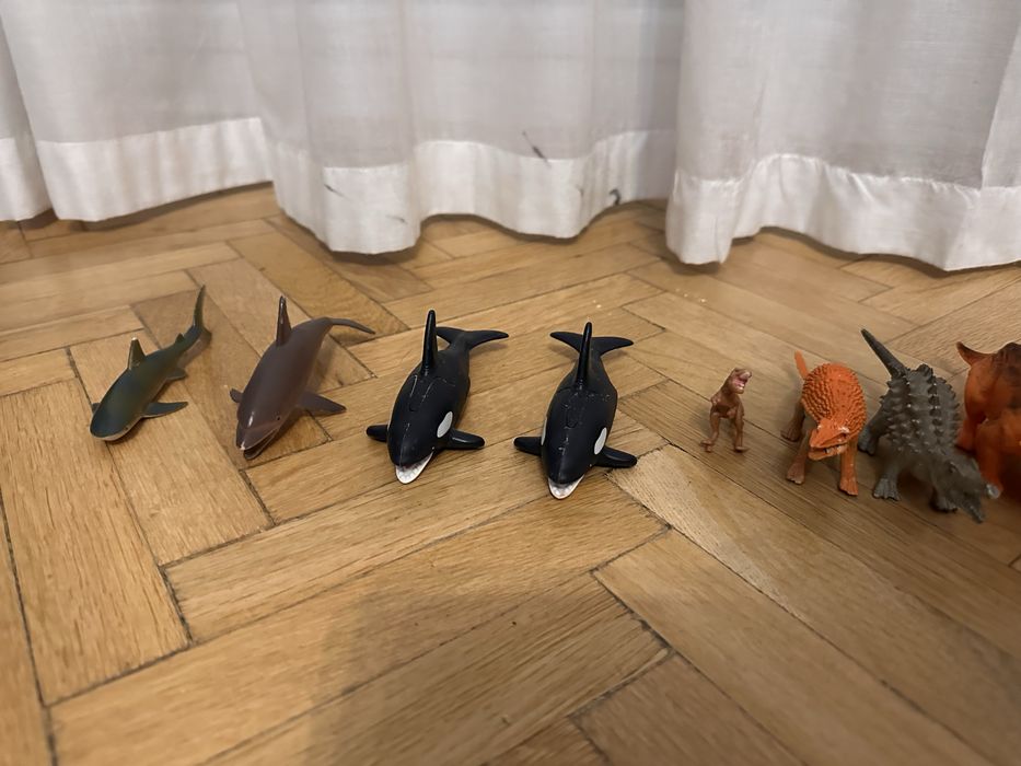 Dinozauri diverse marimi
