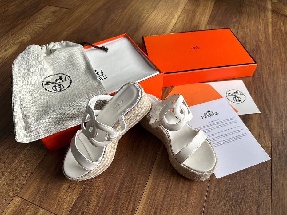 Сандали на платформа hermes