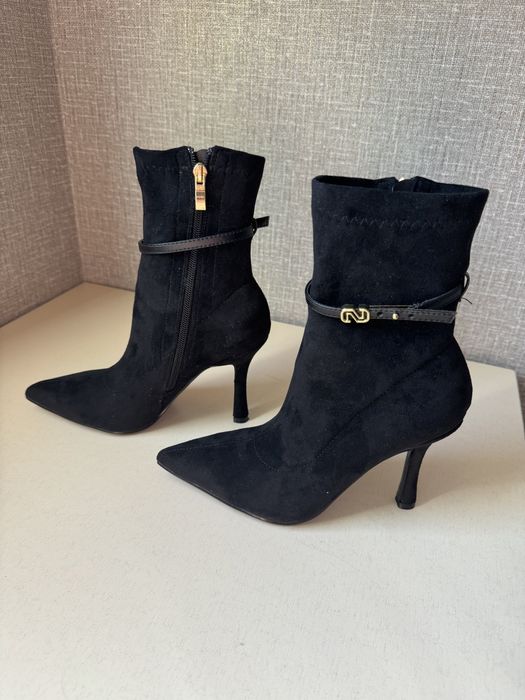 Сапоги черные, замшевые, новые