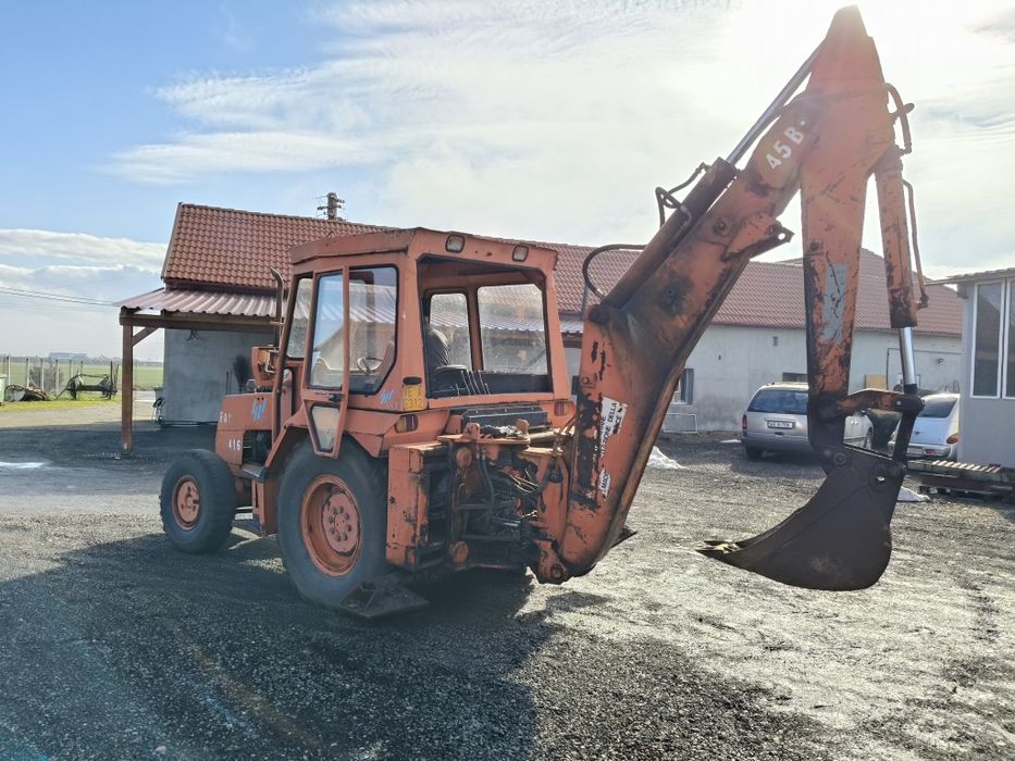 Escavator fai tracțiune spate