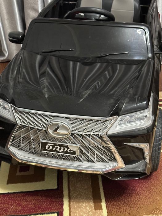 Электромобиль Lexus для детей