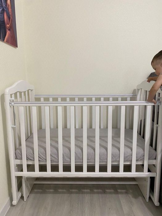 Продам детскую кровать качалку